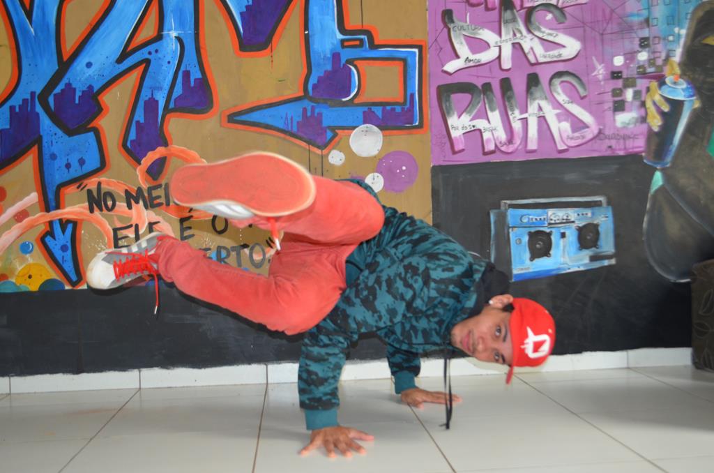 E n&atilde;o &eacute; apenas a quest&atilde;o de n&atilde;o dar valor a dan&ccedil;a, o que tamb&eacute;m incomoda &eacute; o preconceito - Foto: Glaucia Piovesan/Jornal da Nova
